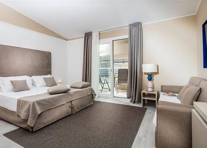 Hotel Capitol 4*