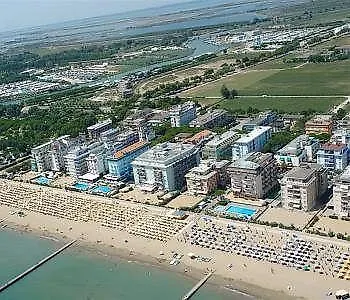 Отель Capitol