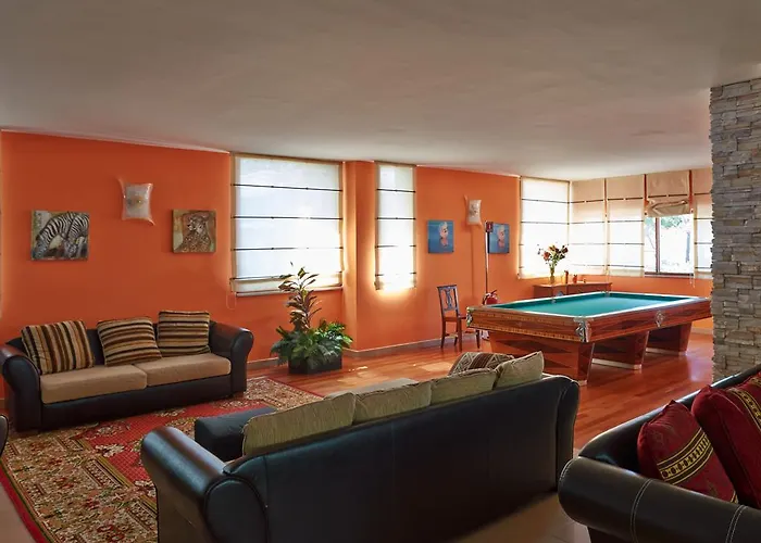Capitol 4*
