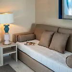 Capitol 4*